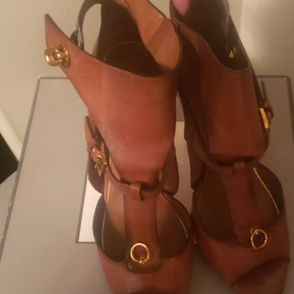 Shoes - Picture 2 of 7